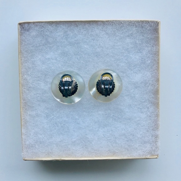 Vintage Pearlescent Clip-On Earrings - Picture 2 of 3